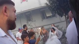 Meşale gelinin duvağına düştü, yanmaktan son anda kurtuldu! 