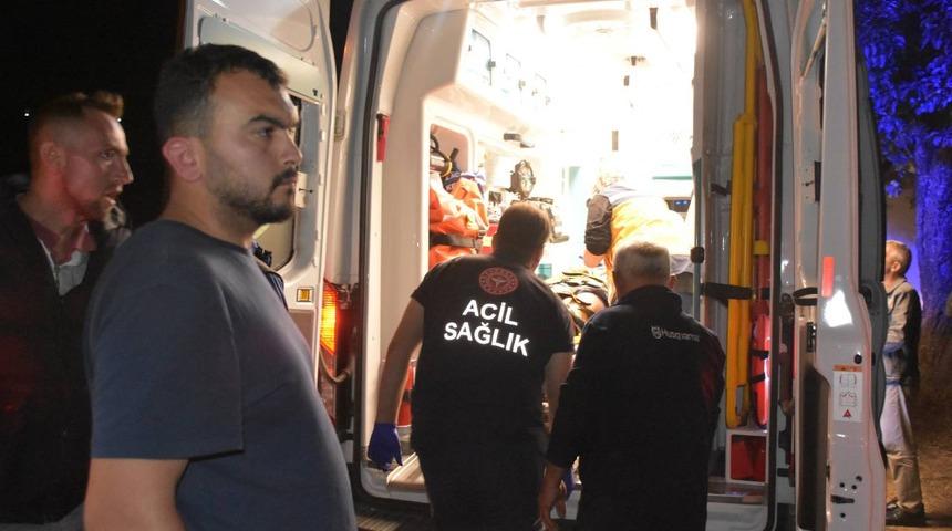Sakarya'da otomobilin şarampole devrilmesi sonucu 2 kişi yaralandı