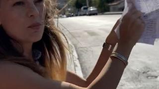 İyilik akımına katılmak istedi! Bakkala girip rastgele bir müşterinin veresiye defterindeki borçlarını ödedi... İnsanlık adına tebrik ediyorum