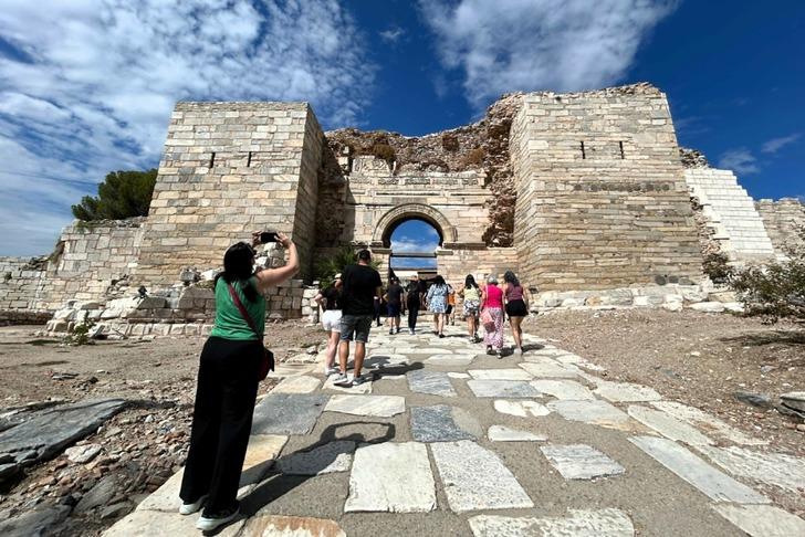Tarihin farklı yüzyıllarına tanıklık etti! İzmir'de heyecanlandıran keşif, bulan araştırmacı bile şaşırdı: İçinde 12 iskelet çıktı G2