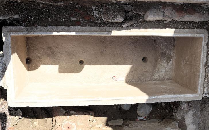 Tarihin farklı yüzyıllarına tanıklık etti! İzmir'de heyecanlandıran keşif, bulan araştırmacı bile şaşırdı: İçinde 12 iskelet çıktı G3