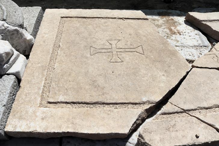 Tarihin farklı yüzyıllarına tanıklık etti! İzmir'de heyecanlandıran keşif, bulan araştırmacı bile şaşırdı: İçinde 12 iskelet çıktı G4