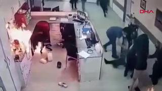 Yakayım mı sizi dedi  ‘Abi yapma’ deseler de dinlemedi... Çakmağı çakınca büyük bir patlama yaşandı