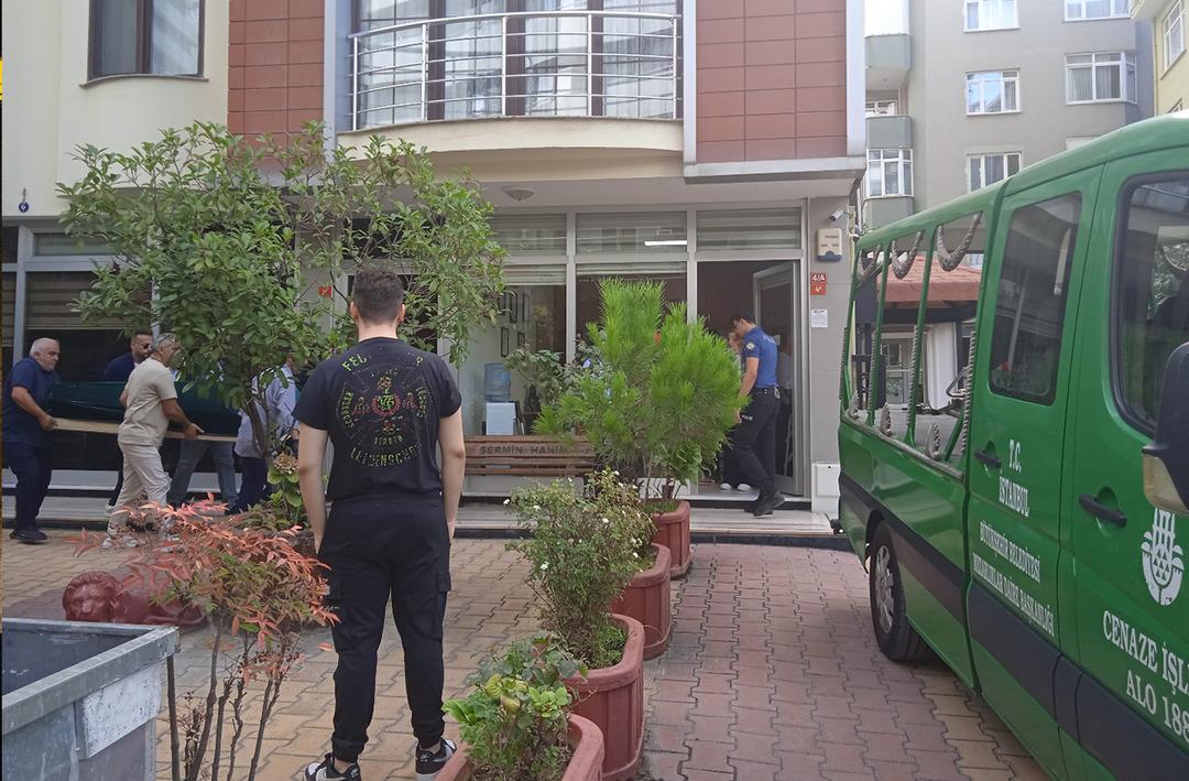 Yurtta ş&uuml;pheli &ouml;l&uuml;m: 25 yaşındaki gen&ccedil; kadın bah&ccedil;ede kanlar i&ccedil;inde bulundu!