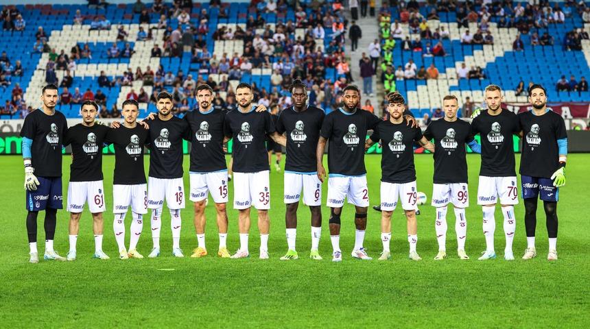 Trabzonspor'da yıldız isim Stefan Savic sakatlanarak oyuna devam edemedi! 