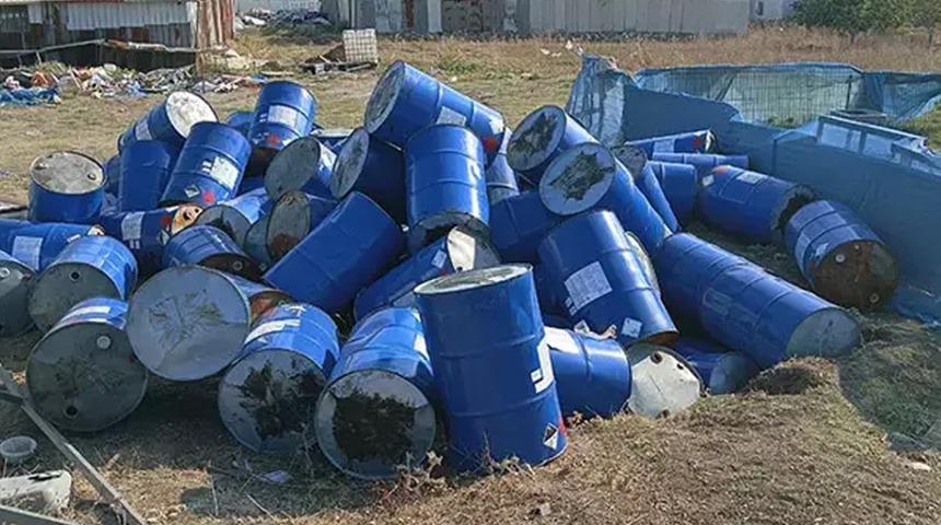 Bursa'da tehlike! Boş arsada 80 adet zehirli etil kloroformat varili bulundu