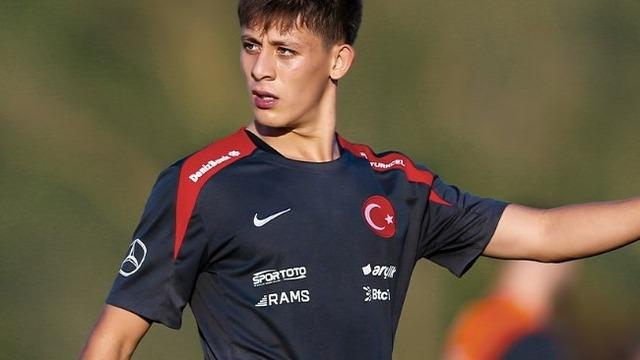 Galaya sevgilisiyle gitti! Arda Güler ve sevgilisi Duru ilk kez el ele! Tüm gözler onlardaydı...