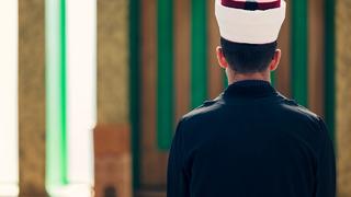 Müftü arabada yarı çıplak halde başka kadınla yakalandı! Çarşaflı karısını götürüp 'O bendim' dedirtti... Konya'da skandal olay