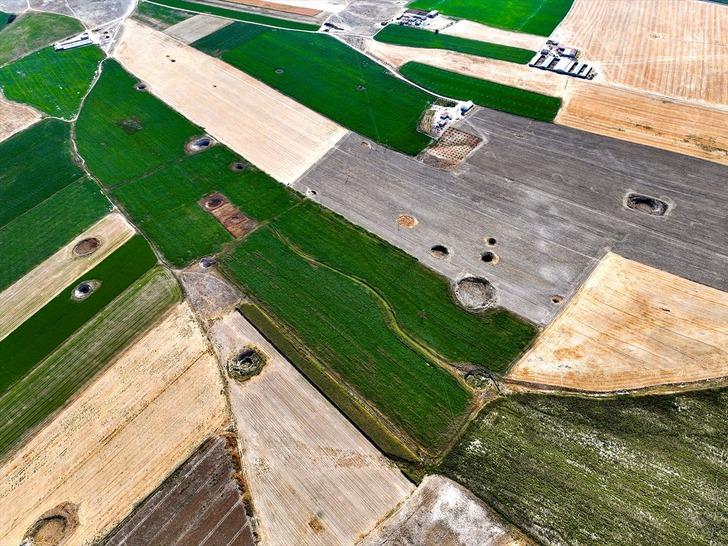 Tek kareye 24 tanesi sığdı! "Ürkütücü boyutlarda" yüzlercesi var: Konya Ovası'nda Ay'ın yüzeyine benzedi, obruklar endişelendiriyor G1