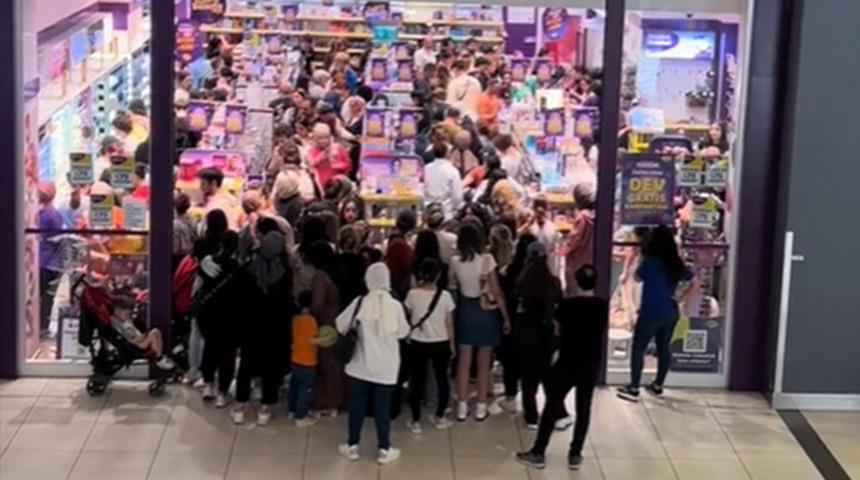 3.5 saat boyunca indirim kovalayan kadın yaşadıklarını sosyal medyada anlattı