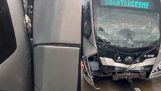 Avcılar'da metrobüsler çarpıştı: 2 yaralı