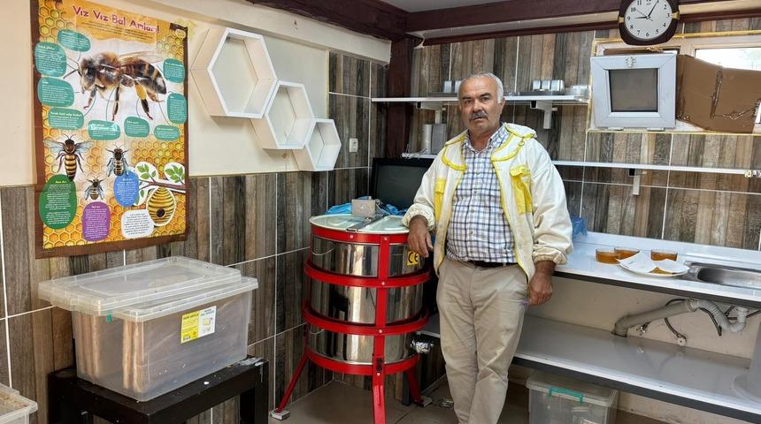 Arıların bal kalitesini artırmak için o yolu seçti! Şimdi 500 kilo bal üretiyor: 400 liradan satıyor