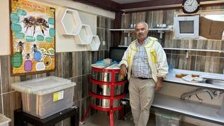 Arıların bal kalitesini artırmak için o yolu seçti! Şimdi 500 kilo bal üretiyor: 400 liradan satıyor