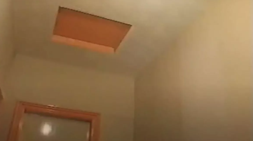 Adam annesinin evini tadilat yaptırmak istedi! Çatı katındaki dolabı açınca gördüklerine inanamadı... 20 yıldır içeride kilitli kalan kiracının kemiklerini gördü