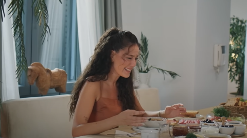 Yalı Çapkını'nda Pelin Akil'in ağlama performansı gündem oldu! "Çok kötü oynuyor!"