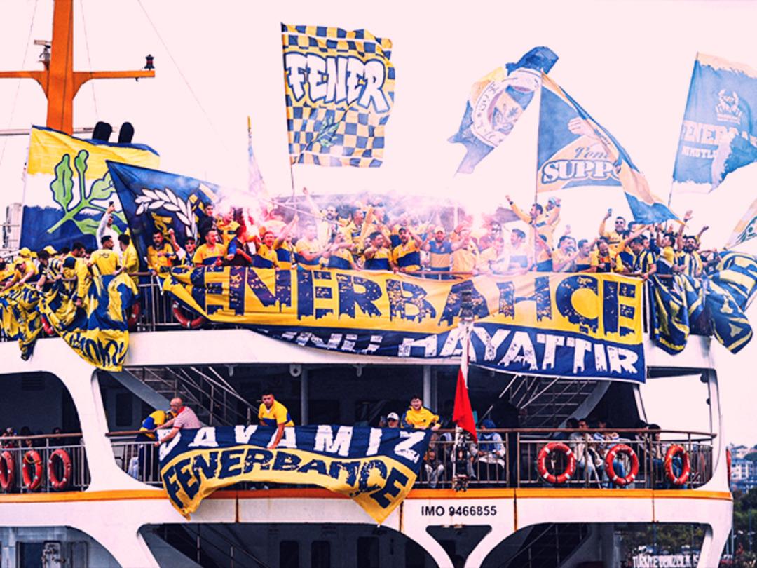 Fenerbah&ccedil;e taraftarı boğazı salladı! Kadık&ouml;y'e &ouml;yle bir geldiler ki...