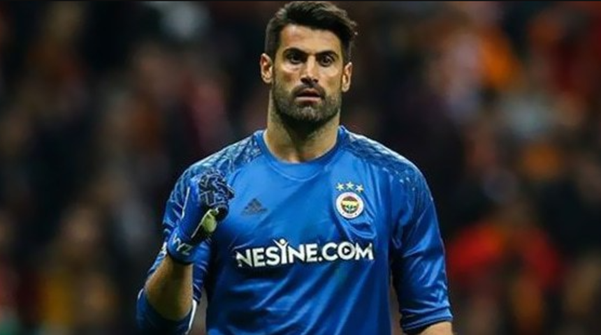 Volkan Demirel, yıldönümü hediyesi olarak  eşi Zeynep Sever Demirel'i dev derbiye götürdü