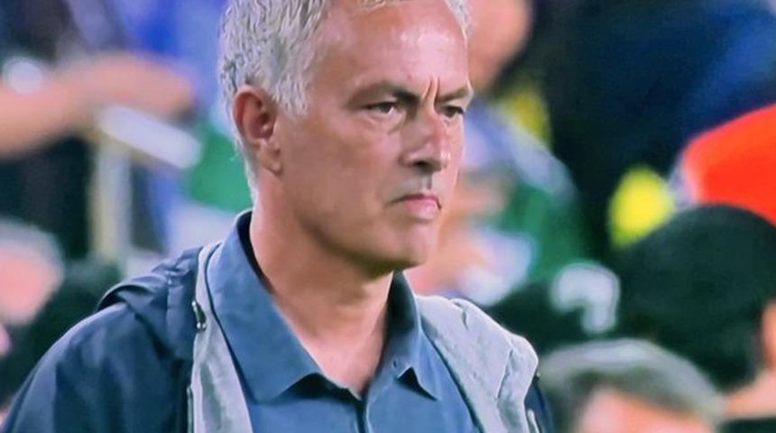 Dev derbide Galatasaray'ın ikinci golünden sonra Jose Mourinho'dan ilginç tepki!