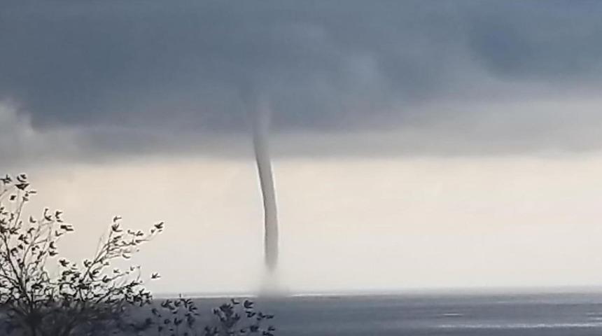 Sağanak yağış etkisini sürdürüyor! Aynı anda 6 hortum oluştu