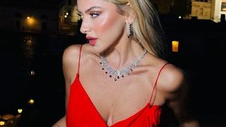 Hadise yine sınır tanımadı! Transparan üstlü paylaşımı olay oldu