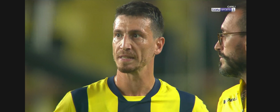 SON DAKİKA: Ma&ccedil; sonu Galatasaray &ccedil;imlerde b&uuml;y&uuml;k sevin&ccedil; yaşadı, Fenerbah&ccedil;eli futbolcular i&ccedil;eri girmedi! Mert Hakan Yandaş...