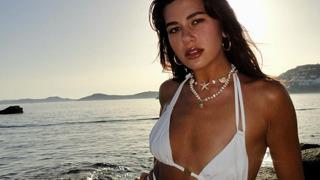 Şükrü Özyıldız'ın sevgilisi Sibil Çetinkaya Sima Tarkan'ın düğününde! Dekolte dolu elbisesiyle pozları mest etti