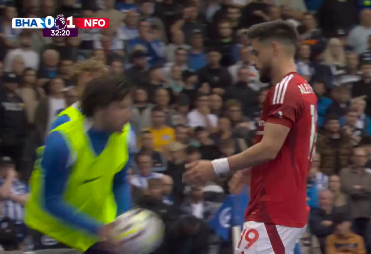 Kimse beklemiyordu! Ferdi Kadıoğlu çok sinirlendi... Rakibine müdahalede bulununca hakem devreye girdi G1