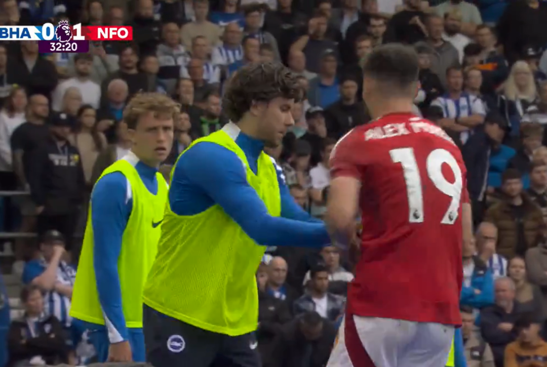 Kimse beklemiyordu! Ferdi Kadıoğlu &ccedil;ok sinirlendi... Rakibine m&uuml;dahalede bulununca hakem devreye girdi