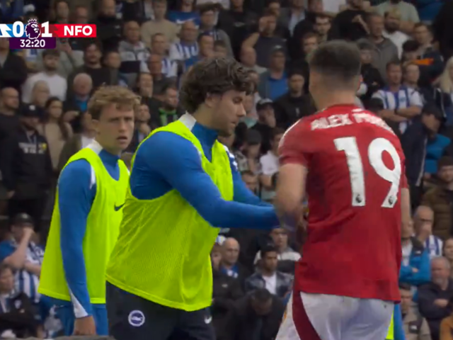 Ferdi sinirden çılgına döndü! Rakibi ile birbirine girdi, hakem ayırdı