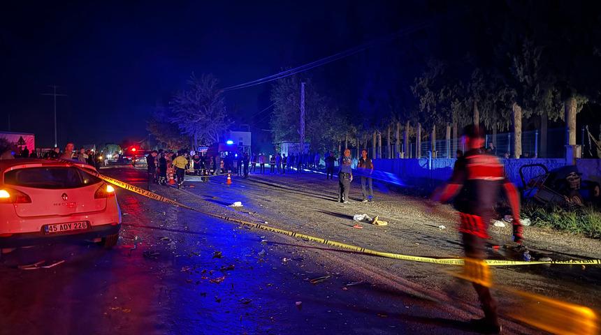 Manisa’da 3 aracın karıştığı trafik kazasında 1 kişi öldü, 7 kişi yaralandı