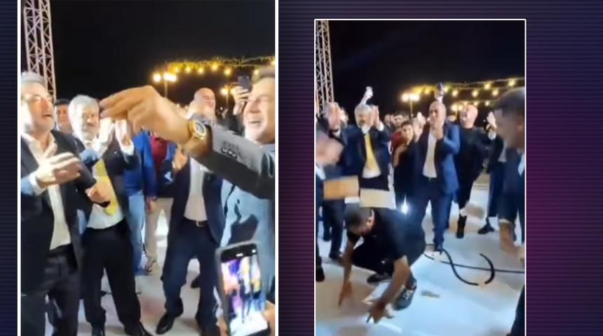 Bol bol dolar ve altın takıldı |İzzet Yıldızhan oğlunun düğününde Oktay Kaynarca ile karşılıklı oynadı! Para saçtılar