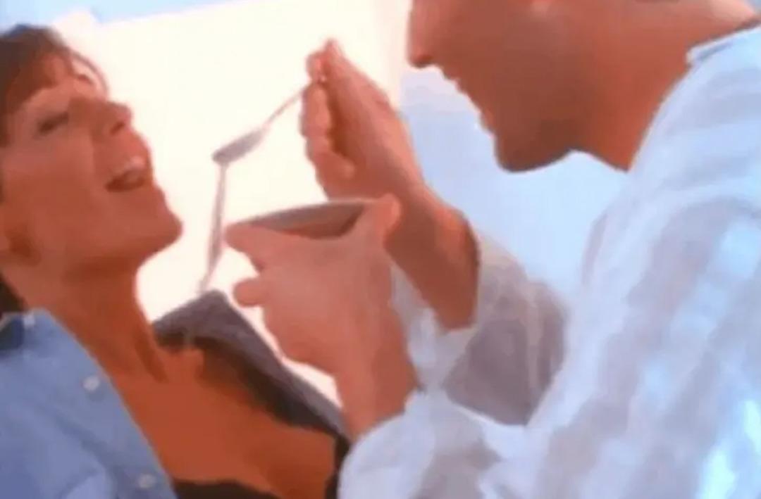 Metin Arolat'ın 'Dert Değil' klibinde hafızalara kazındı! Merve İldeniz'in son hali merak edildi