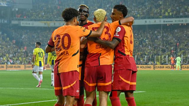 okan-buruk-tarih-yaziyor-galatasaray-avrupada-ilk-3te-pwmx