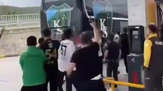 Kocaelispor’a Bolu’da silahlı saldırı girişimi! Tabanca ile otobüsün arkasından koştular...