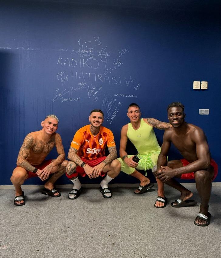 Icardi'den Fenerbahçe soyunma odasında olay hamle! 9 numaralı Ali Koç formasını imzalatıp Ali Koç'a göndertti G5