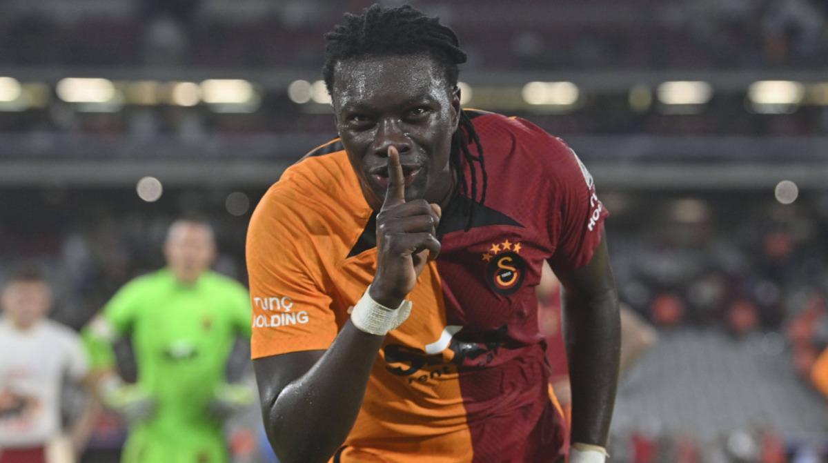 Bafetimbi Gomis Galatasaray a geri d&ouml;n&uuml;yor! İşte yeni g&ouml;revi  1