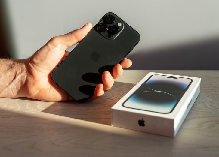 iPhone 16 kuyruğunda onlar vardı... Akrabalarını da sırayı soktular! Beklemek istemeyenlere 20 bin TL fazla fiyatına satacaklar... "Emek harcadık" G4