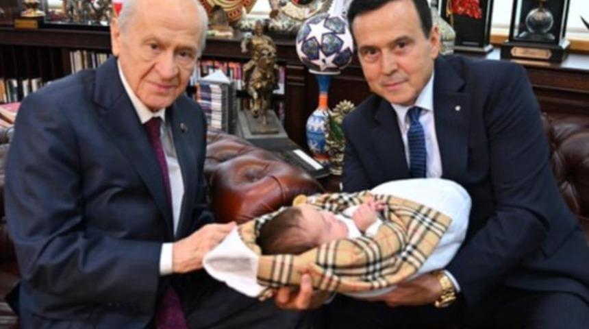 Yakup Kürşad Yılmaz yenidoğan bebeğiyle birlikte Devlet Bahçeli'yi ziyaret etti: 'Dualarını aldık'
