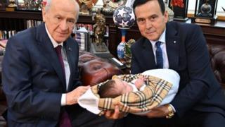 Yakup Kürşad Yılmaz yenidoğan bebeğiyle birlikte Devlet Bahçeli'yi ziyaret etti: 'Dualarını aldık'
