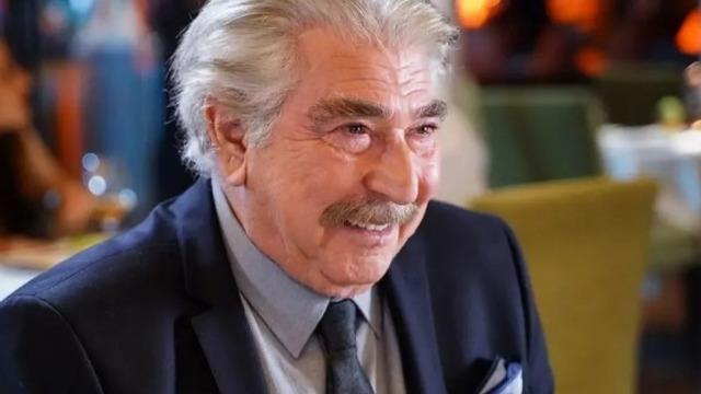 Erdal Özyağcılar'ın kızı Zeynep Özyağcılar sosyal medyayı salladı! Mayosunu giyip kar üzerinde yuvarlandı