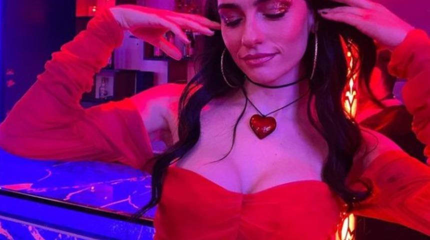 İnci Taneleri'nin Dilber'i Hazar Ergüçlü dergi çekimi için kamera karşısına geçti! Külot modasına uyup giyinmedi! Yorumları bile kapattı