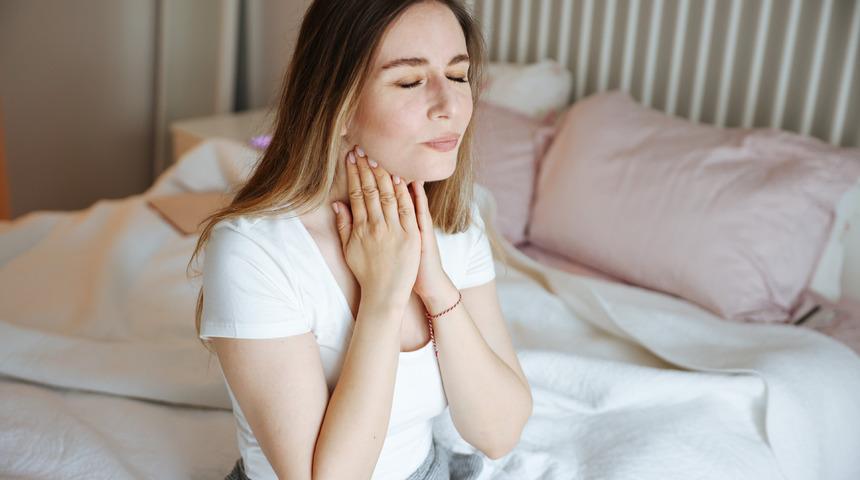 Boğaz ağrısına ne iyi gelir? Boğaz ağrısı neden olur, nasıl geçer? 