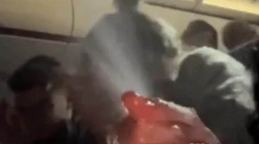 Uçuş sırasında aniden şampanya patlattı! Diğer yolcular ne olduğunu anlayamadı... Havada kaos anları yaşandı