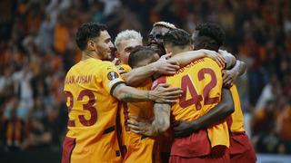 Galatasaray'da Abdülkerim Bardakçı sakatlanarak oyuna devam edemedi!