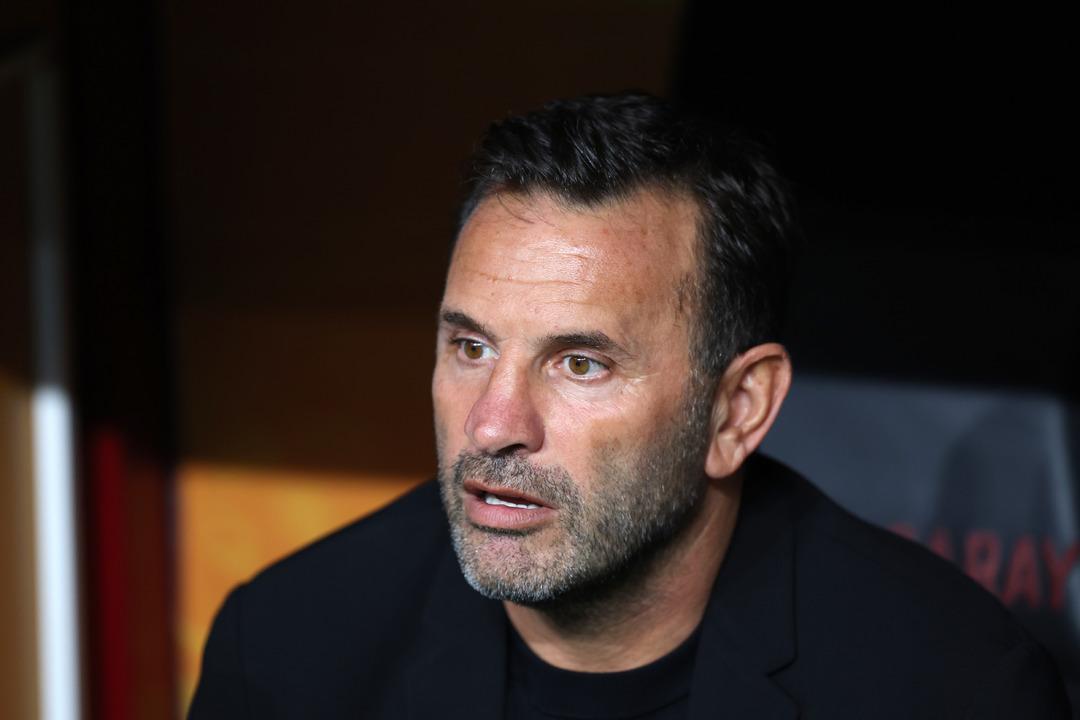 Galatasaray, 3-0'dan ma&ccedil; verdi! Sosyal medya hareketlendi, Sarı - kırmızılı taraftarlar Okan Buruk'a &ccedil;ok sert y&uuml;klendi: ''En b&uuml;y&uuml;k sorunumuz ego...''