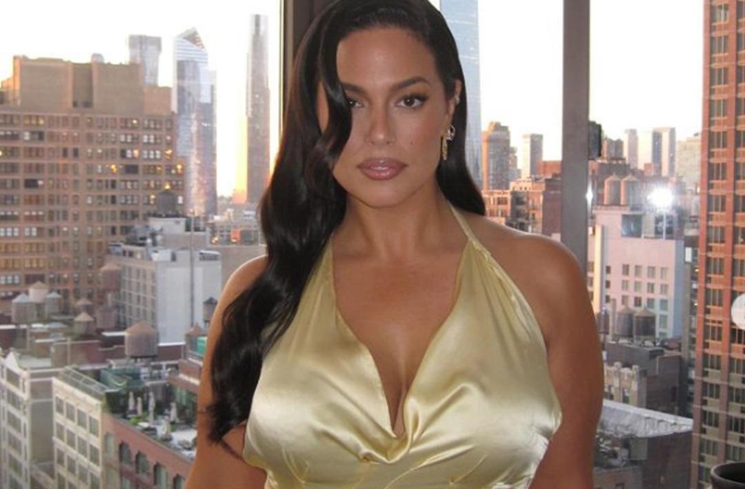 Kusursuz beden yoktur! Ashley Graham ayna karşısında en doğal halini paylaştı