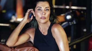 Deniz Akkaya babasını kaybetmişti! Ölümü bile ona olan kızgınlığını geçiremedi! Beni çok üzdün