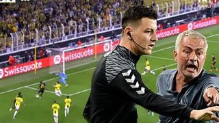 Fenerbahçe maçının başında Jose Mourinho'yu sinirden çıldırtan olay! Yedek kulübesinden çıktı ve...