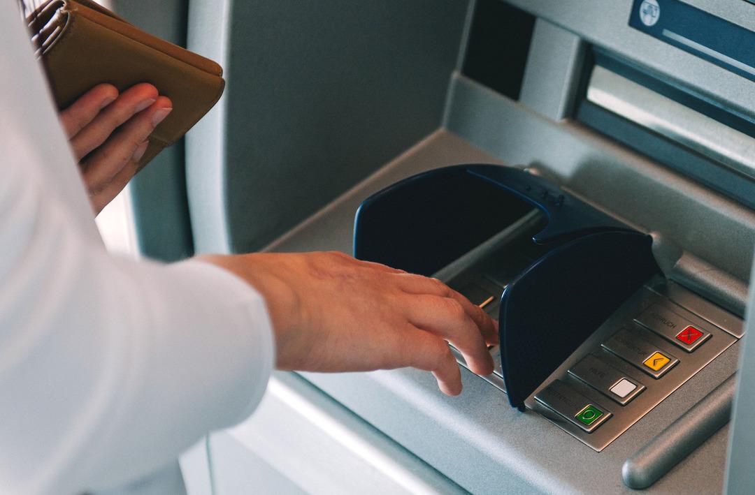 ATM'lerde nakit sorunu! Para yatırırken &ccedil;alışıyor, &ccedil;ekmek isterken 'arıza' uyarısı veriyor... Genci emeklisi herkes mağdur