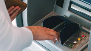 ATM'lerde nakit sorunu! Para yatırırken çalışıyor, çekmek isterken 'arıza' uyarısı veriyor... Genci emeklisi herkes mağdur